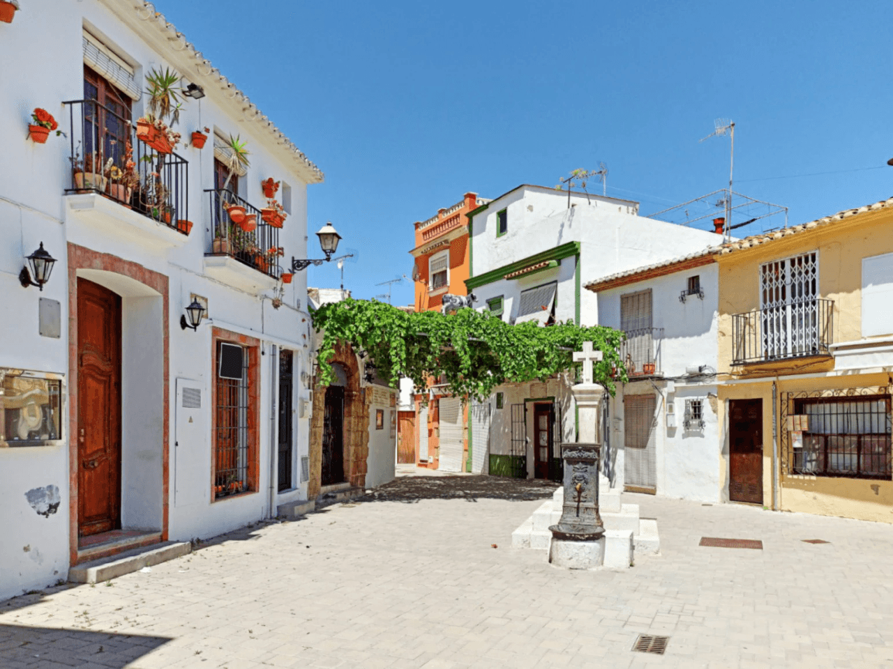 Adosado de 4 dormitorios y vistas al mar en Les Deveses, Dénia