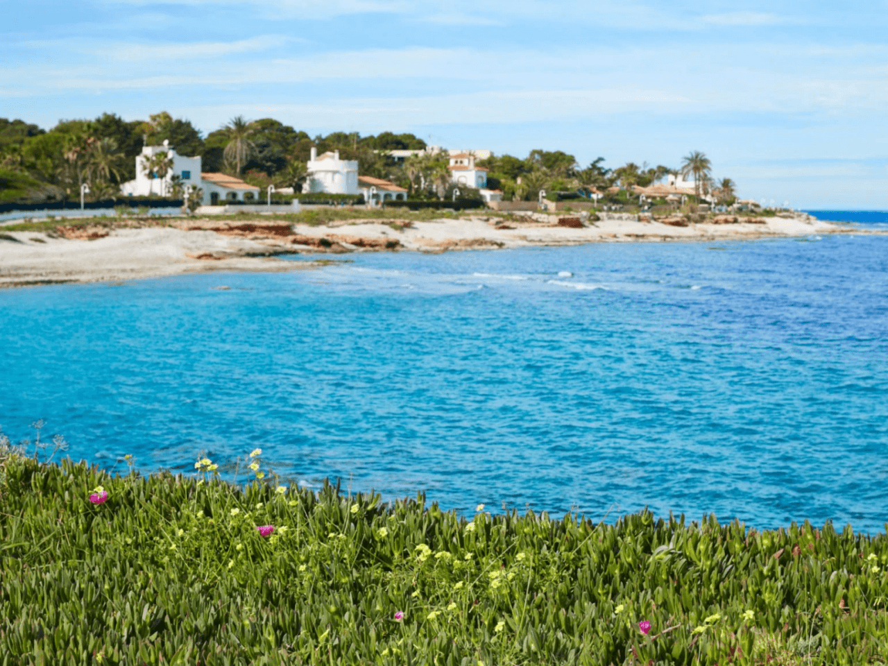 Adosado de 4 dormitorios y vistas al mar en Les Deveses, Dénia